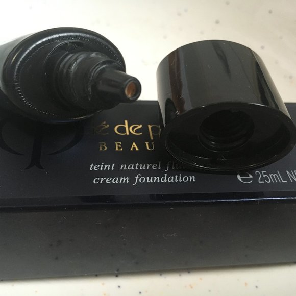 Brand New Cle de Peau Cream Foundation in 'BF20' - Picture 4 of 5